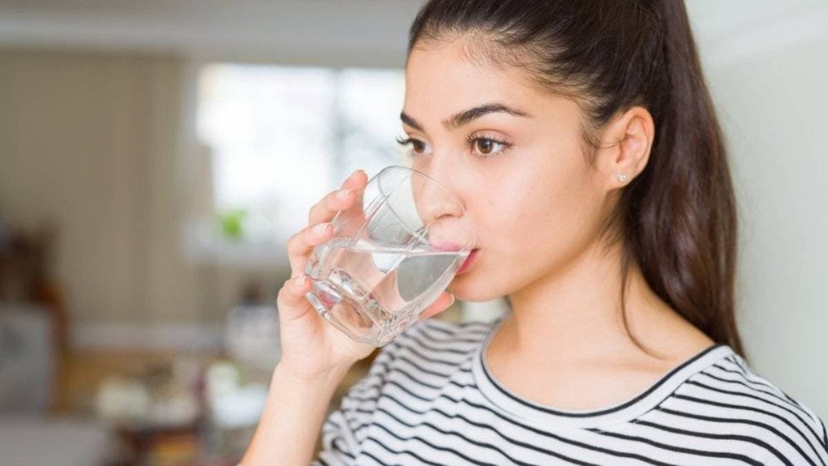 Günlük 2 litre su içme kuralı herkes için geçerli değil