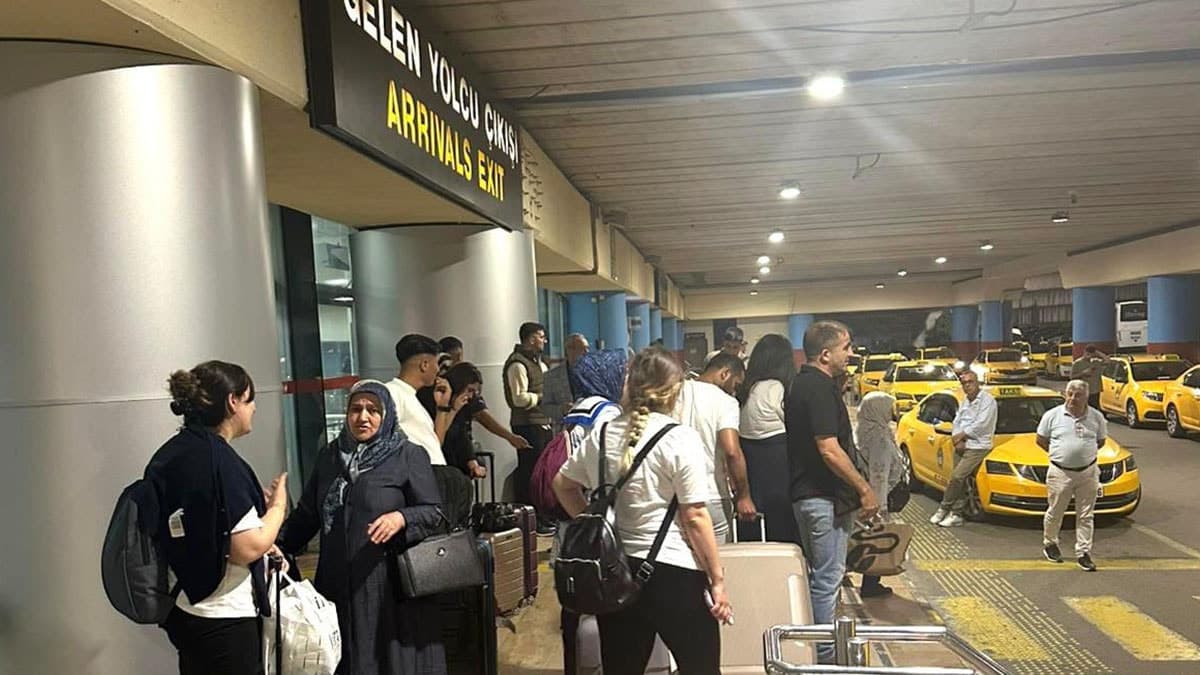 Uçak arızası nedeniyle yolcular otobüsle taşındı