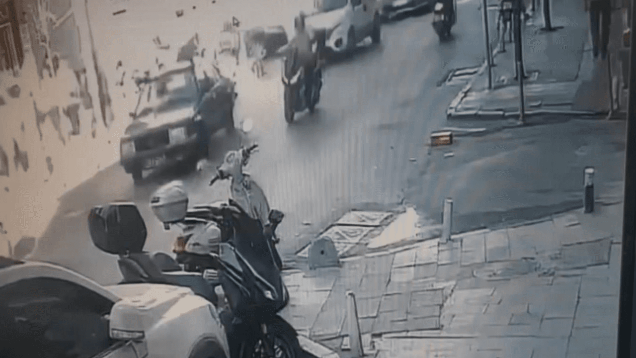 Kağıthane'de hatalı sollama sonucu motosiklet kazası yaşandı