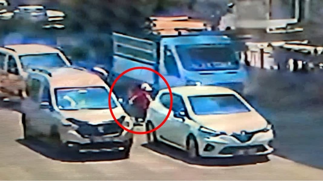 Adana'da 4 yaşındaki çocuk iki aracın çarpması sonucu hayatını kaybetti