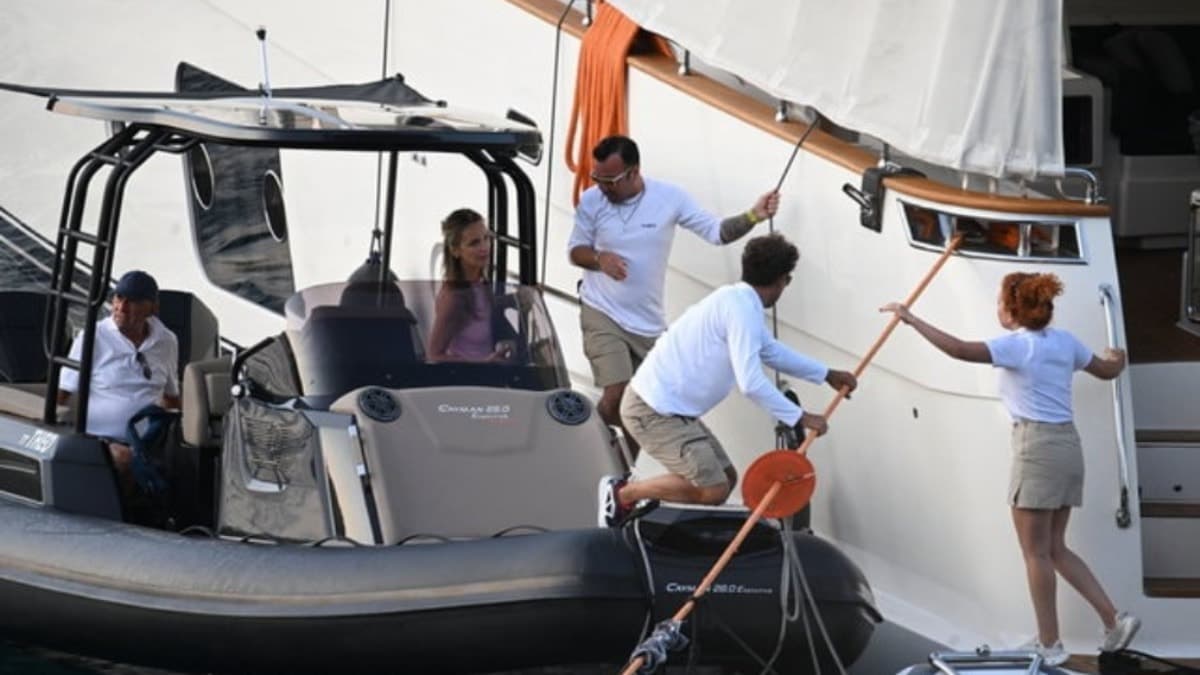 Türkiye'nin ilk ATM'sini getiren çift Bodrum'da görüntülendi