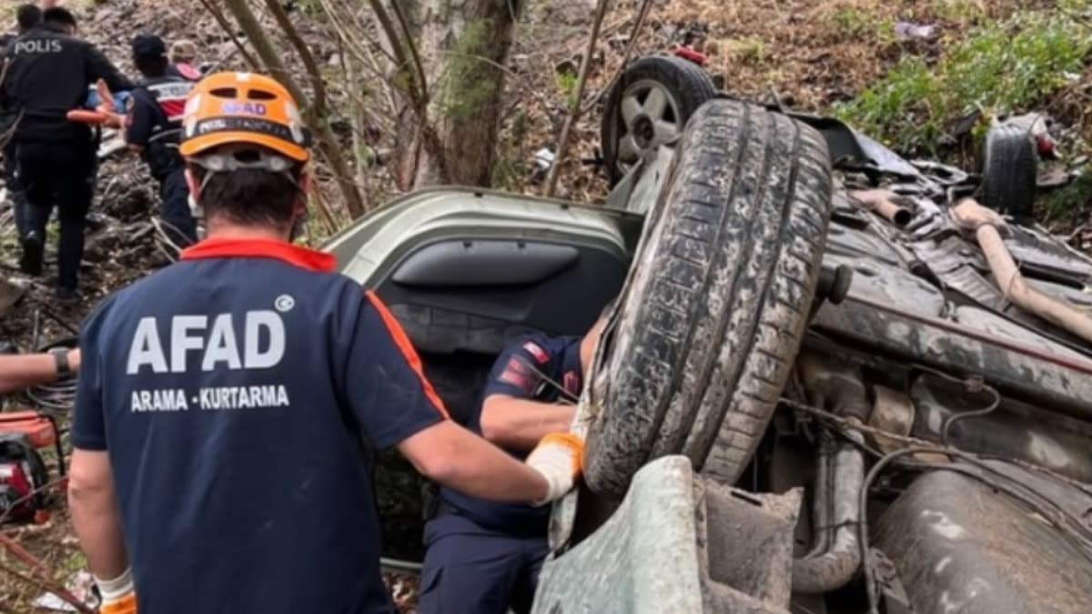 Sivas'ta otomobil devrildi: 1 çocuk hayatını kaybetti, 4 kişi yaralandı