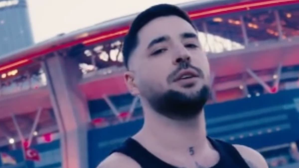 Rapçi Uzay, konser sırasında gözaltına alındı.