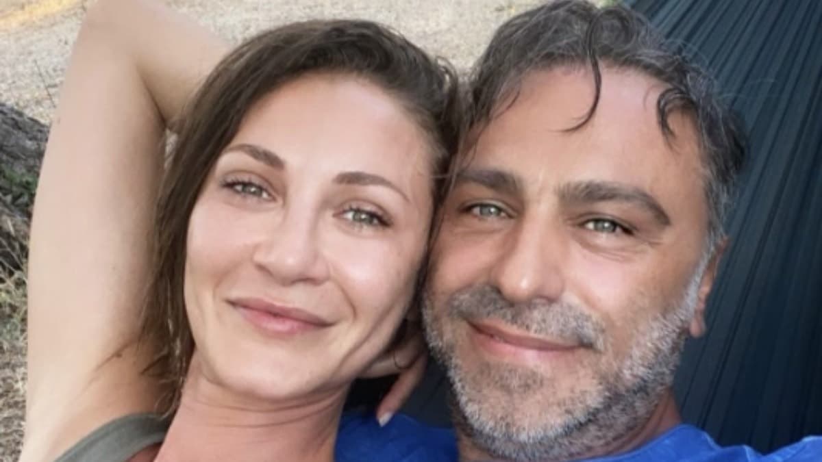 Ünlü çift Ece Dizdar ve Serdar Orçin karavanla doğa tatiline çıktı