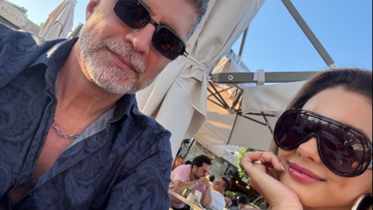 Özcan Deniz ve Samar Dadgar Bodrum'da romantik anlar paylaştı
