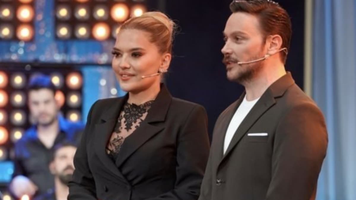 Demet Akalın ve Sinan Akçıl'ın programı yayından kaldırıldı