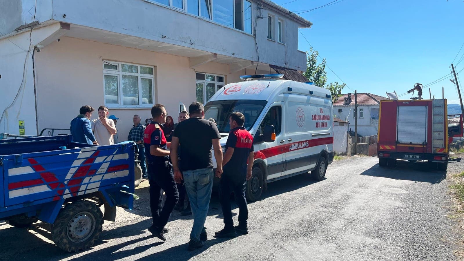 Zonguldak'ta tarım aracı devrildi, 5 kişi yaralandı