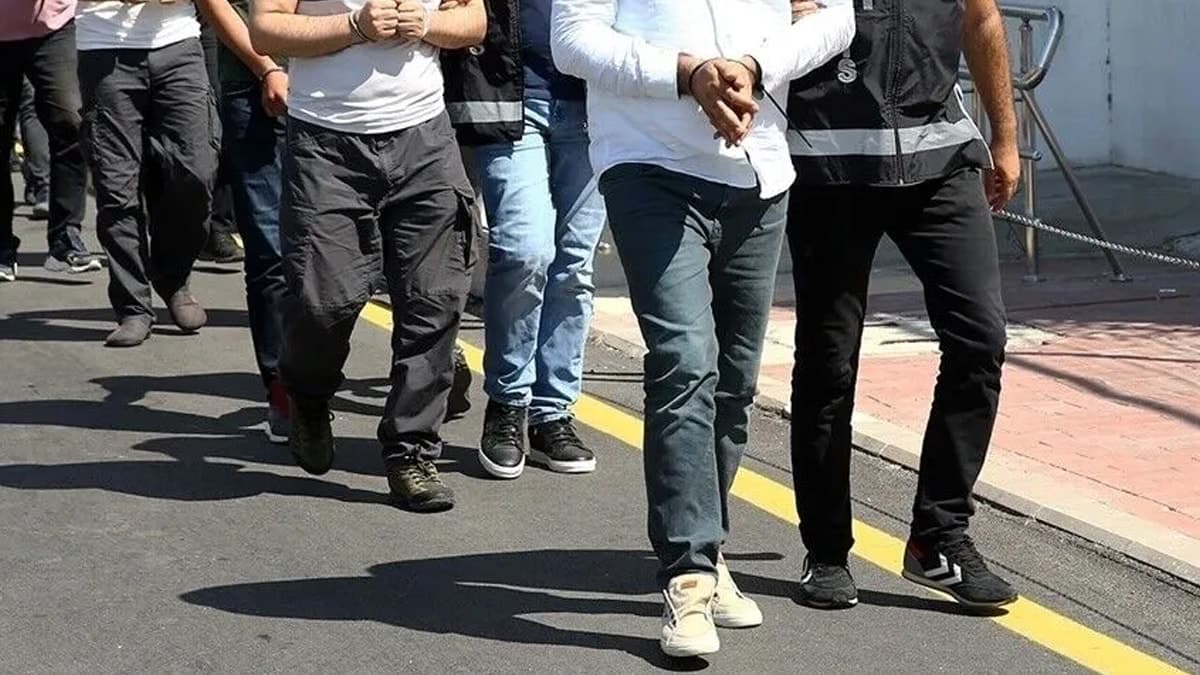İstanbul'da üç ilçede uyuşturucu operasyonu: 4 kişi gözaltına alındı