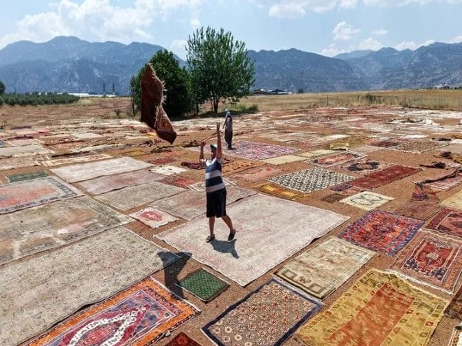 Antalya'da tarlalarda mahsuller toplandıktan sonra alanlar değerlendiriliyor.