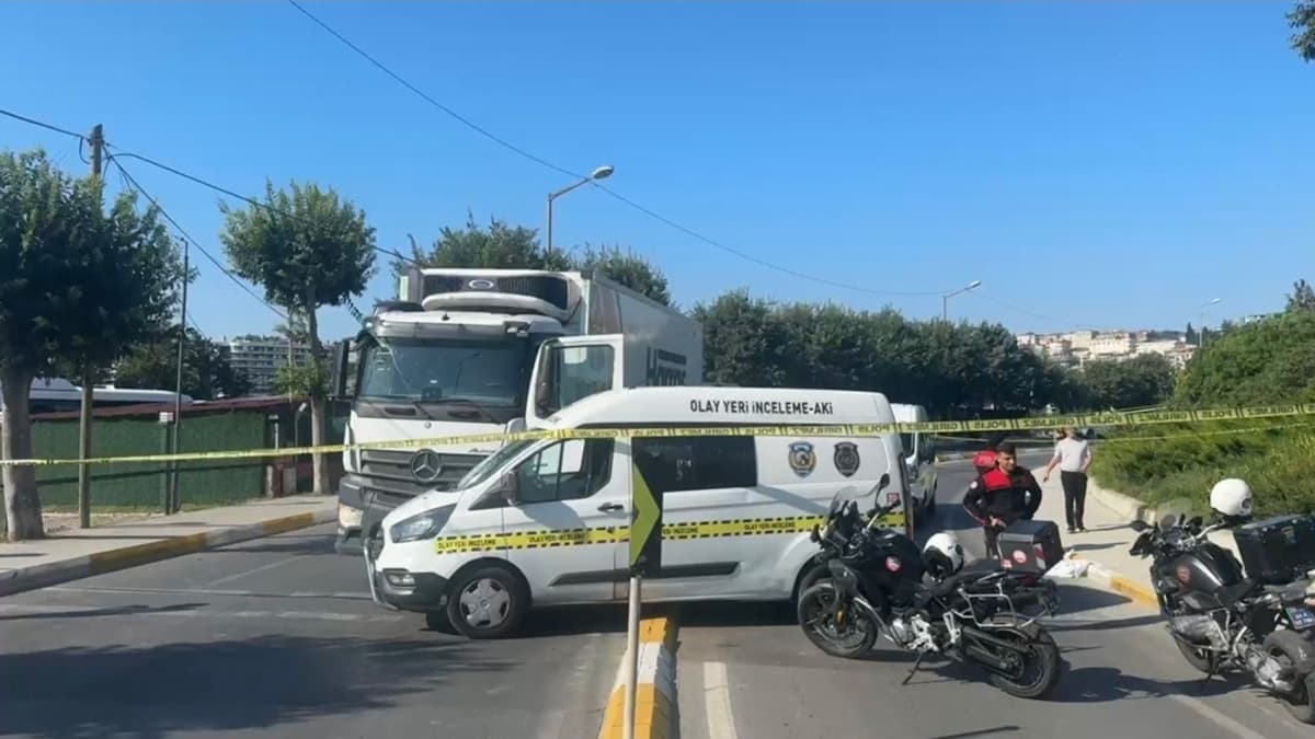 Küçükçekmece'de yolun karşısına geçmeye çalışan kadın kamyonun çarpması sonucu hayatını kaybetti