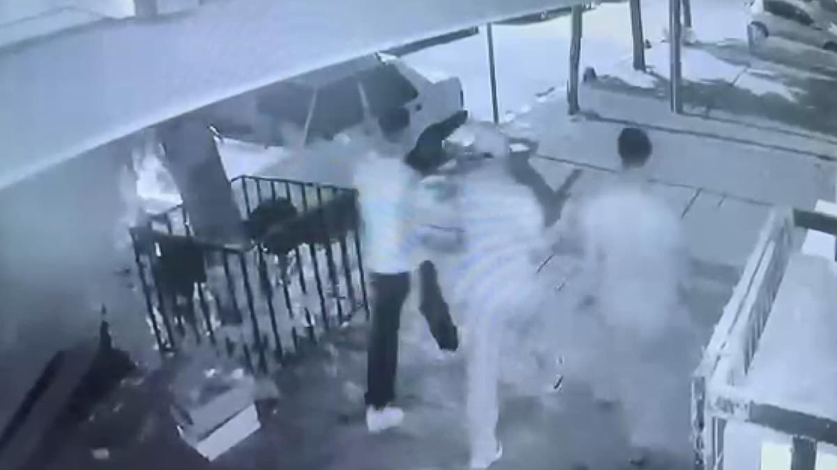 İstanbul'da hamile eşine tatlı almak isteyen genç, gasp girişimiyle karşılaştı
