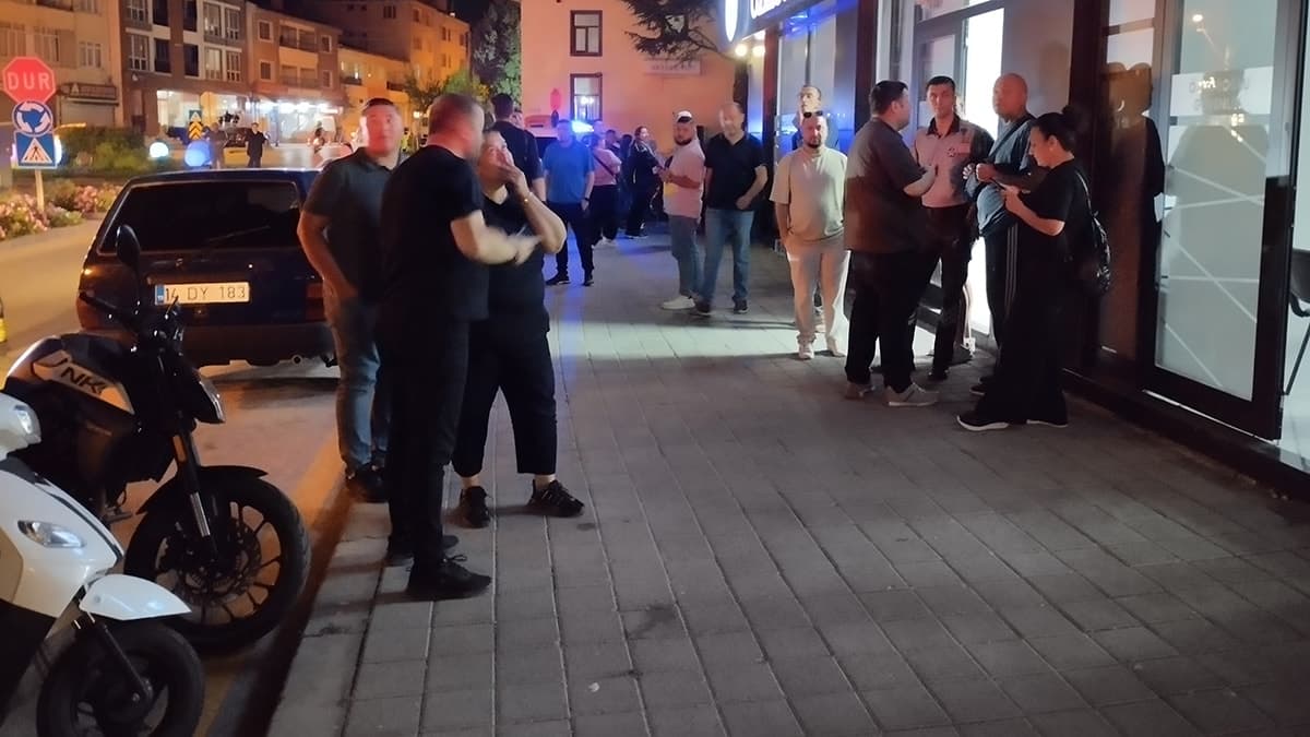 Bolu'da apartmanın aydınlatması patladı, sakinler dışarı çıktı