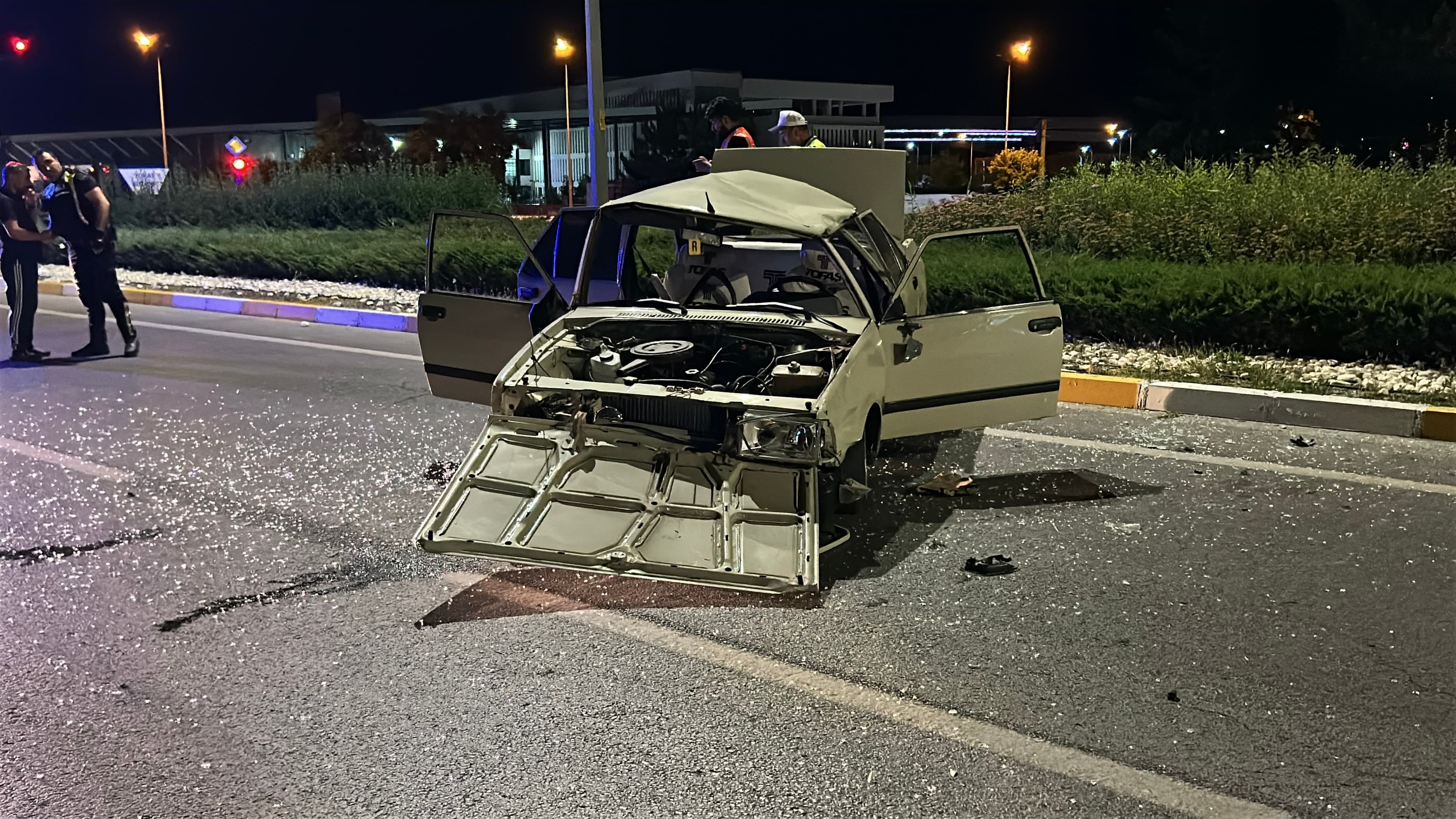 Sivas'ta otomobil takla attı; 1'i ağır 3 kişi yaralandı