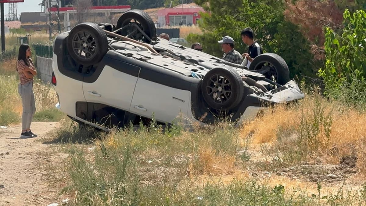 Patlayan TIR lastiği kazaya yol açtı: 8 yaralı