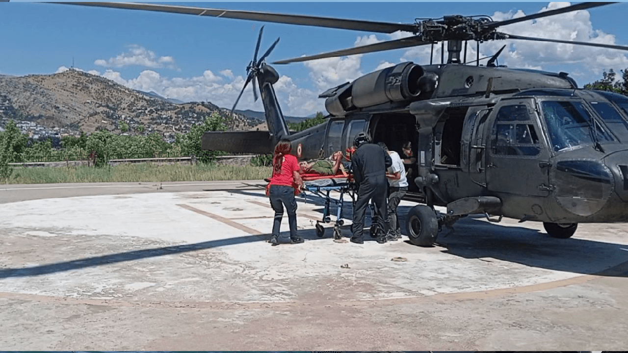 Engerek yılanı ısırdı, askeri helikopter yardım için havalandı