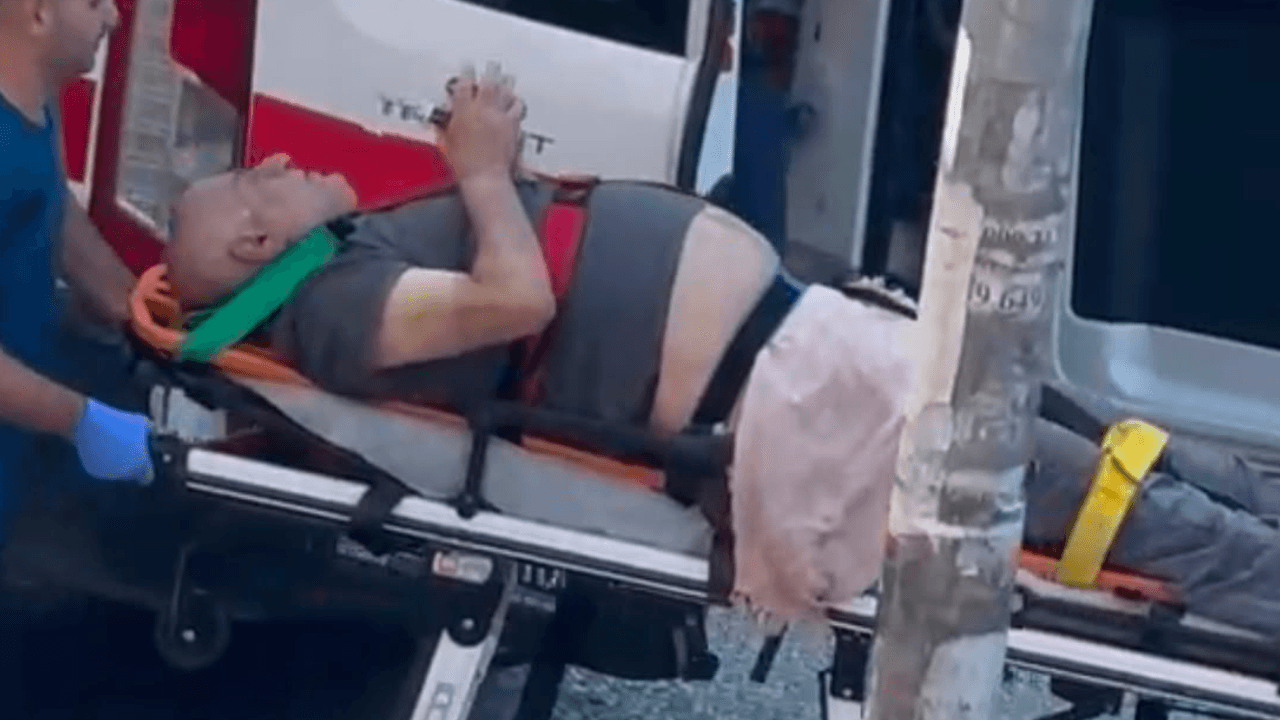 Esenyurt'ta bir kişi evinden çıkarken silahlı saldırıya uğradı