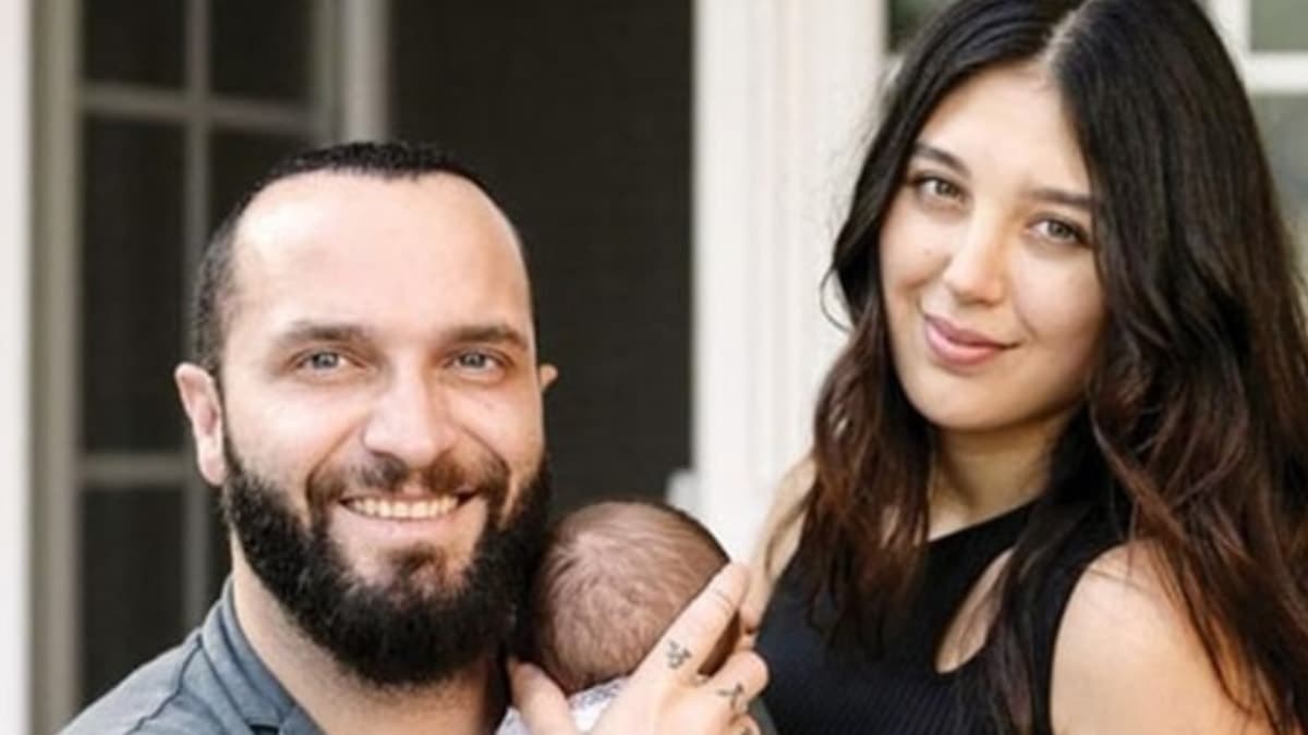 Berkay ve Özlem Ada Şahin'in üçüncü çocuğu dünyaya geldi