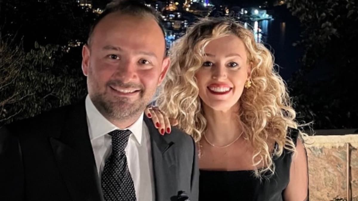 Holding üyesi Melda Kosif, şarkı sözlerini albümde topladı
