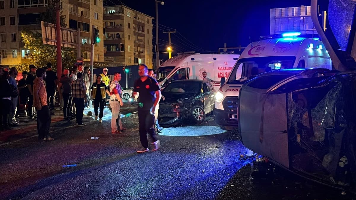 Orhangazi'de kavşakta kaza: 5 kişi yaralandı