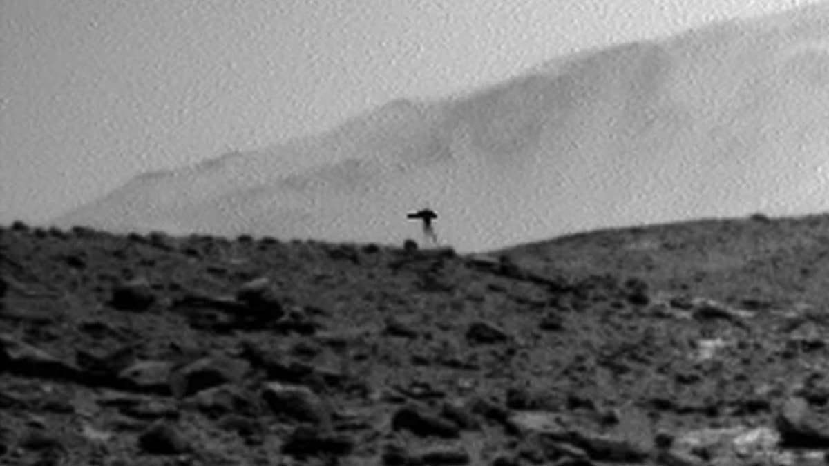 Mars'taki gizemli silüet görüntüsü dikkat çekti