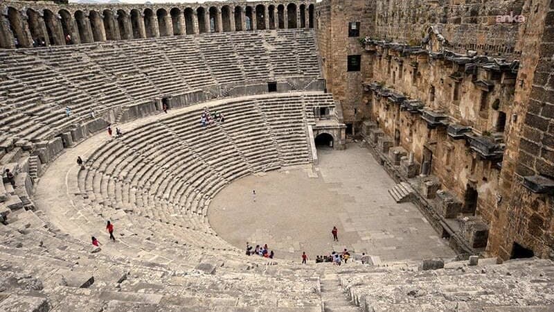 Antalya'da 2 bin 500 yıllık mezarda güreşçi bulundu