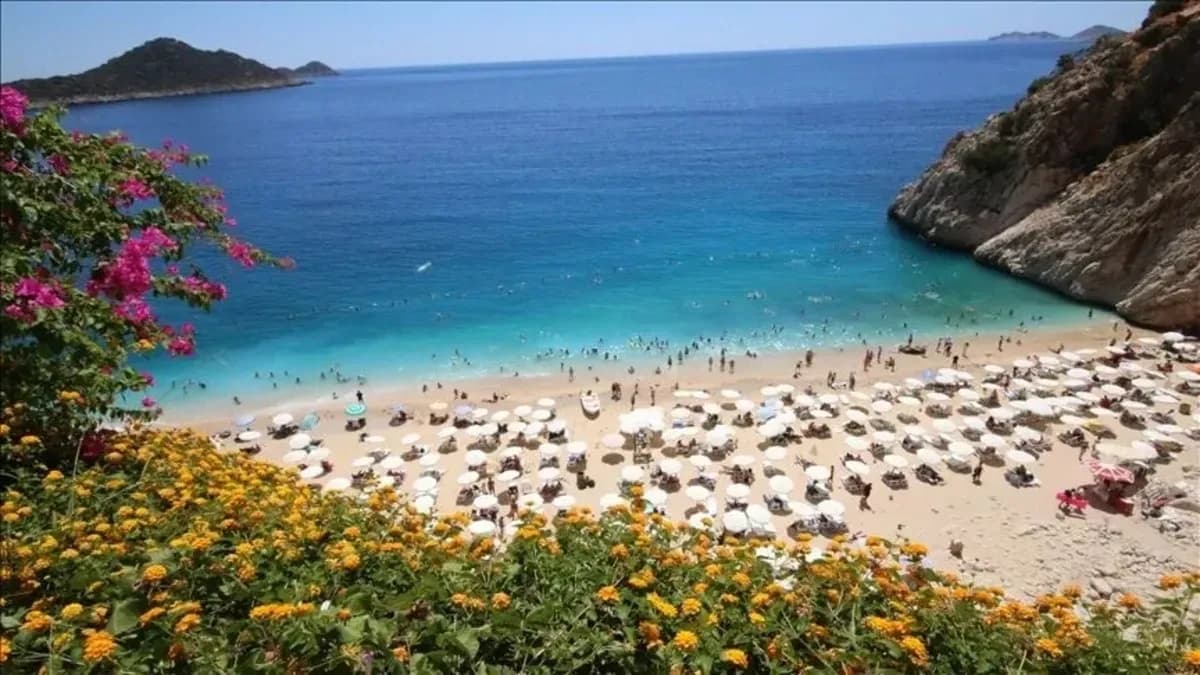 Türk turistler yurt dışında 361 milyon dolarlık hediyelik eşya aldı