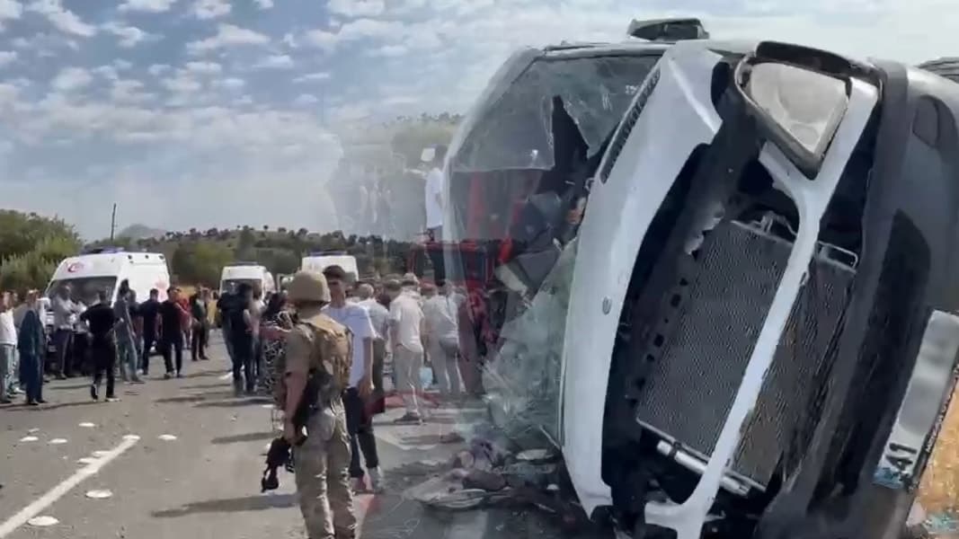 Diyarbakır'da nişan yolunda kaza: 7 ölü, 9 yaralı