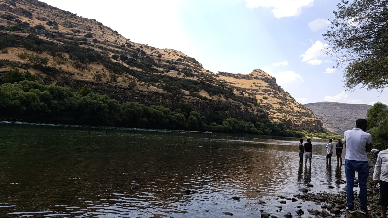 Dicle Nehri'nde serinlemek isteyen genç boğuldu