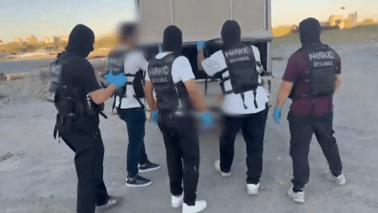 İstanbul'da uyuşturucu operasyonunda 83 kilo skunk ele geçirildi