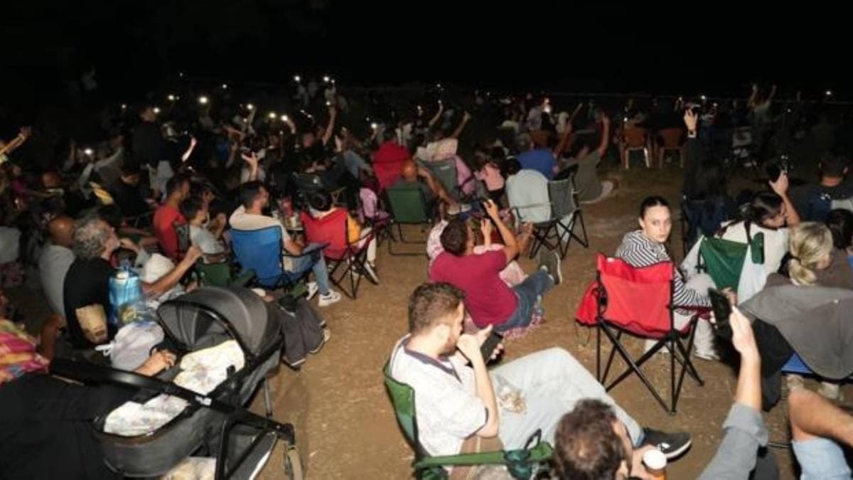 Bursa'da gece yarısı yoğun kalabalık oluştu