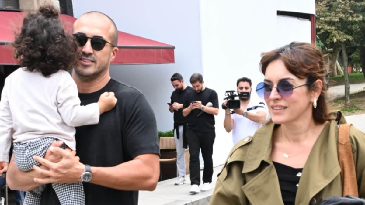 Ezgi Mola ve eski eşi parktaki oğulları Can ile görüntülendi
