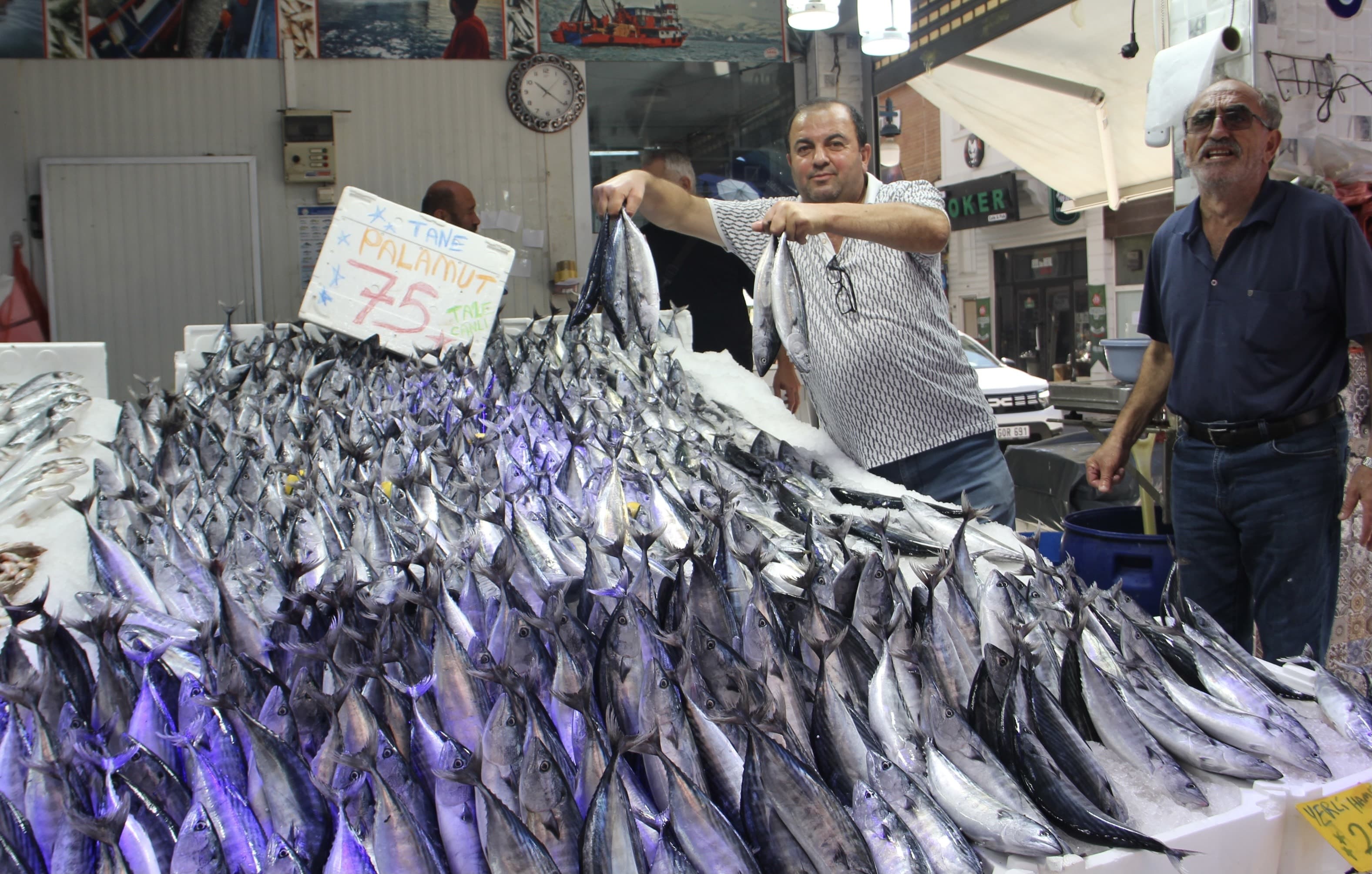 Samsun'da 200 kasa balık 1 saatte satıldı
