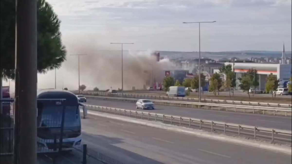 Silivri'deki yangın itfaiye sayesinde kontrol altına alındı