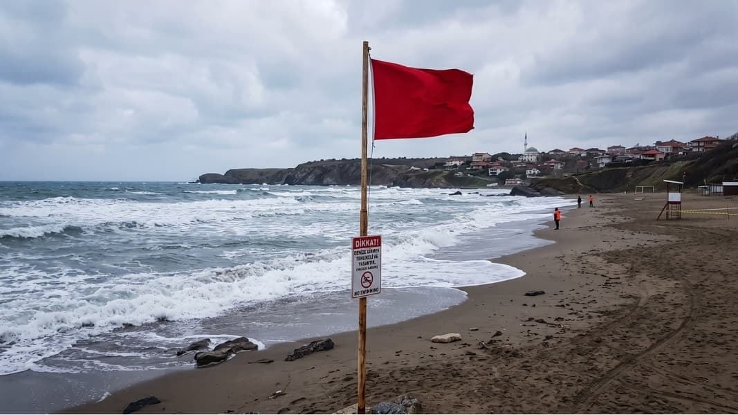 İstanbul'da iki ilçede denize giriş yasaklandı