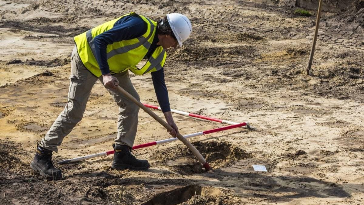 Çin'de 3 bin yıllık meteorit demirinden yapılmış silah bulundu