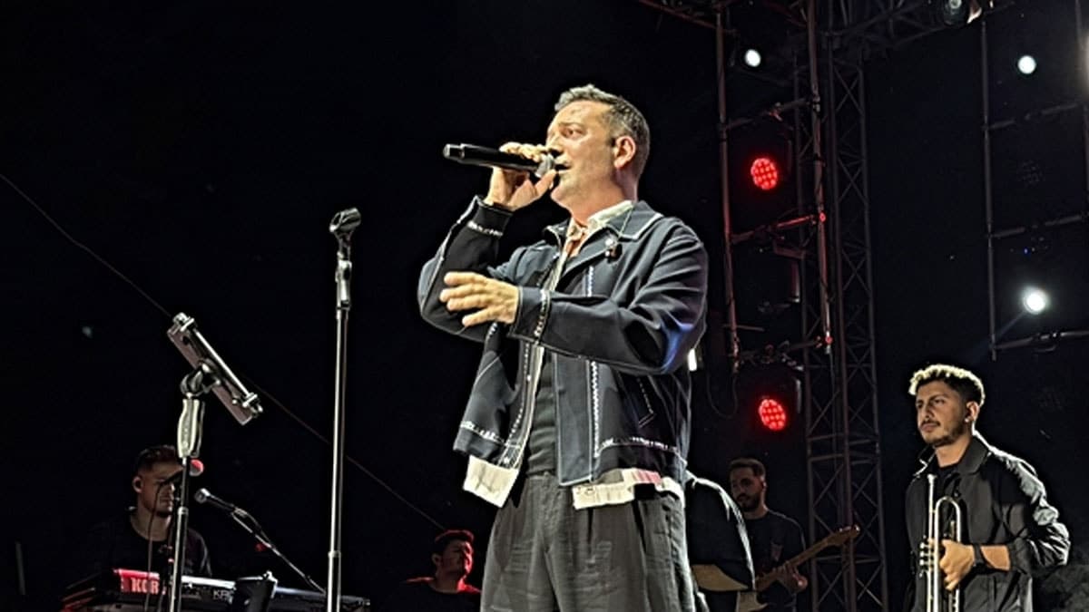 Oğuzhan Koç, konserinde izleyicisine sert tepki gösterdi.