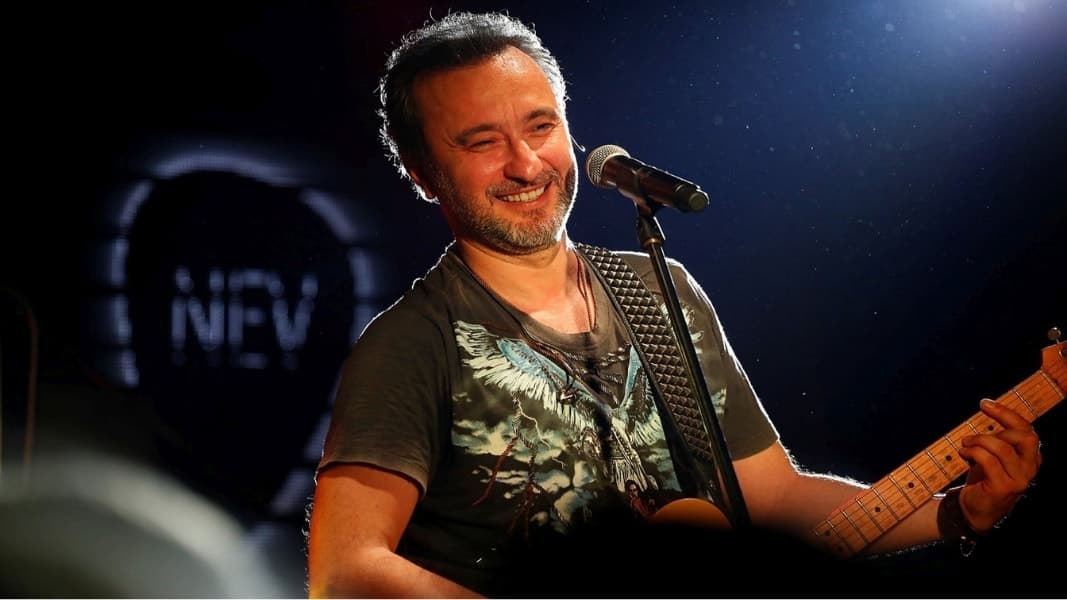 Ünlü şarkıcı Nev entübe edilerek yoğun bakıma alındı