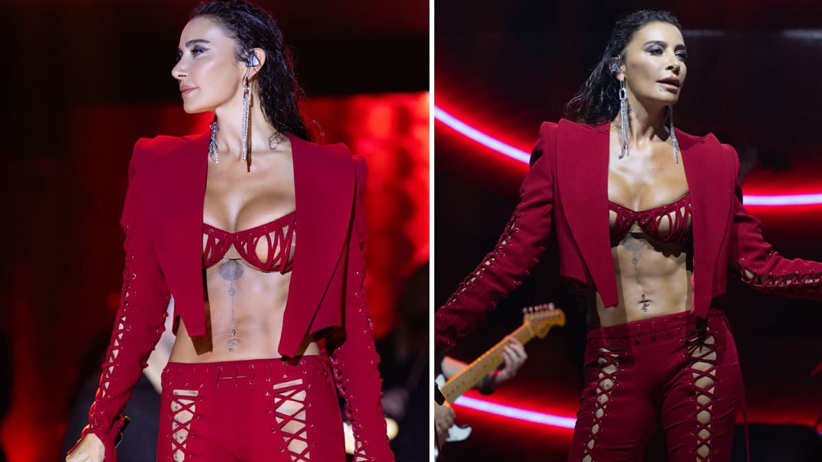 Sıla, sezonun ilk konserinde dikkat çekici dekoltesiyle sahne aldı