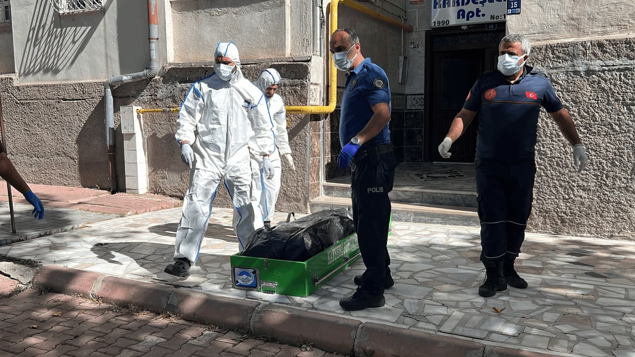 Kayseri'de yalnız yaşayan bir adam evinde ölü bulundu.