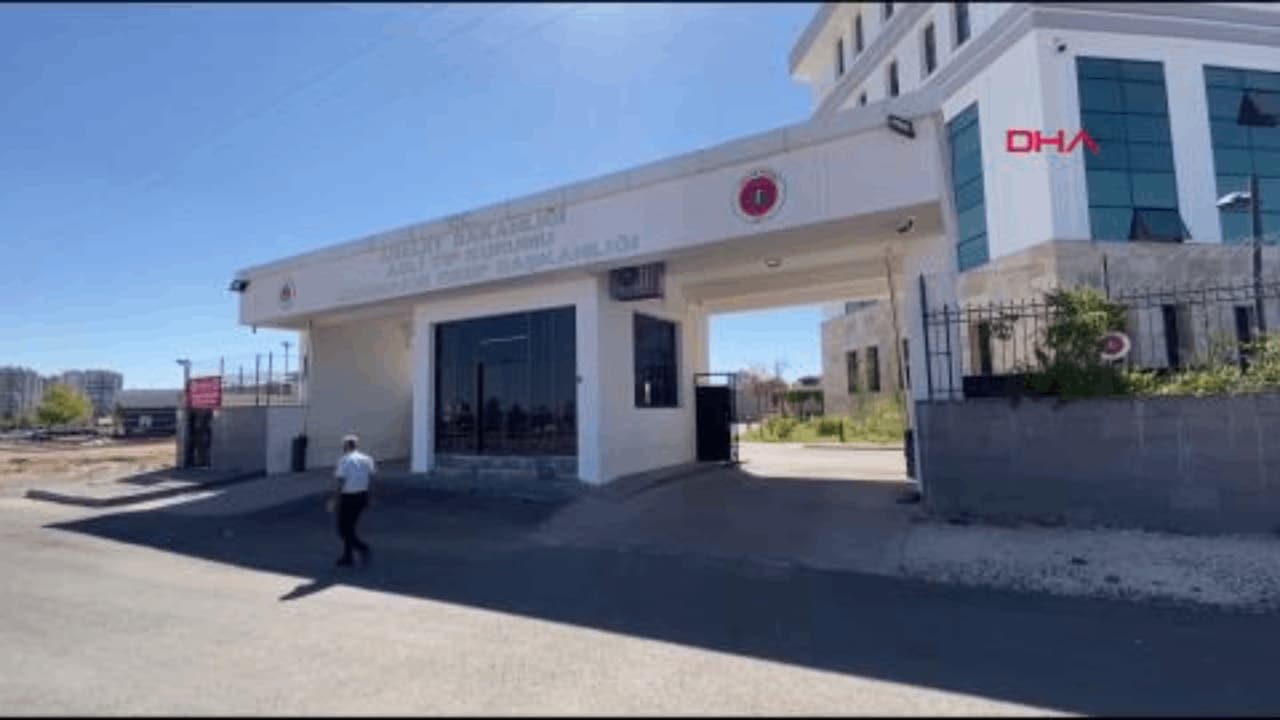 Diyarbakır'da yıldırım düşmesi sonucu bir kız kardeş hayatını kaybetti