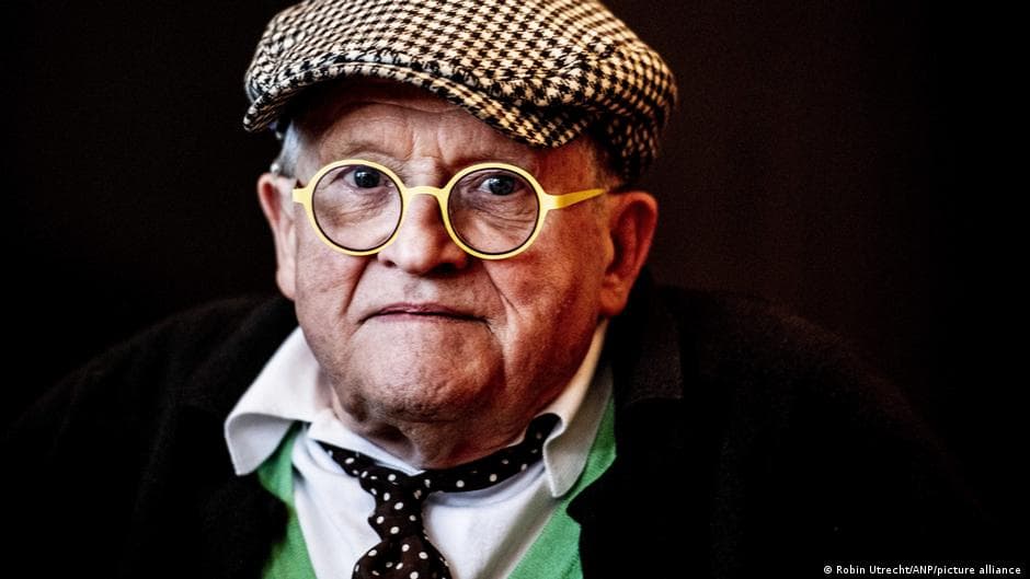 Renowned British Artist David Hockney Passes Away at 88