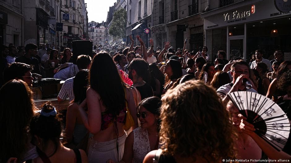 France Prohibits Alcohol at Music Festivals Due to Heatwave Warning