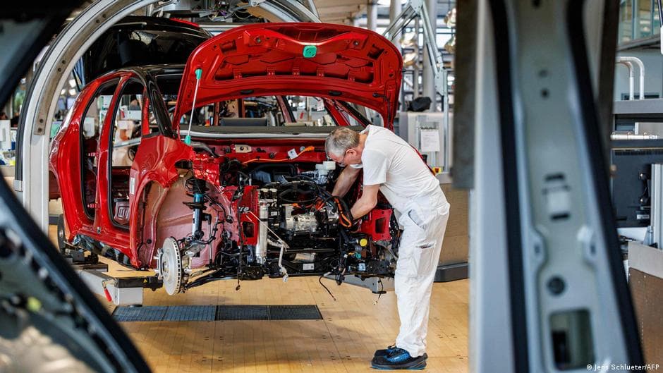 German Automakers Warn of Significant Job Losses Over Next Decade