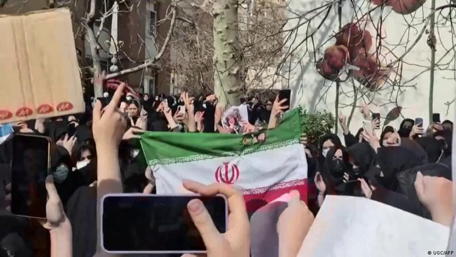 Iran Allegedly Restricts SIM Cards and Digital Access to Suppress Dissent