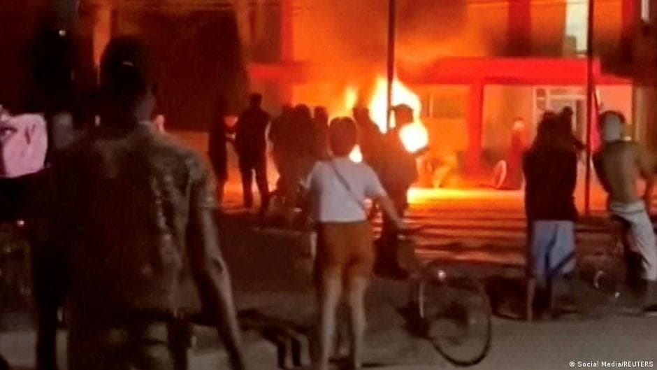 Cuba: Protesters attack ruling party's office amid blackouts