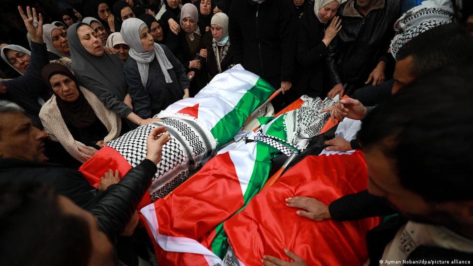 Israeli troops kill Palestinian family of 4 in West Bank
