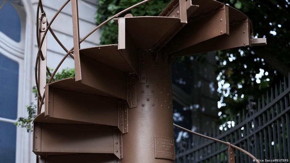 Eiffel Tower Staircase Section Fetches €450,000 at Paris Auction