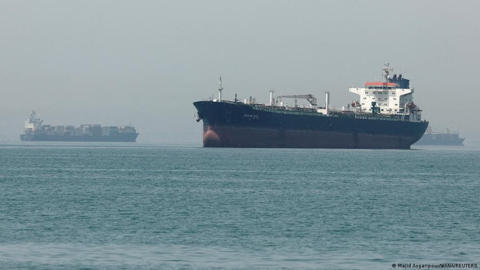 US and Iran Exchange Fire in Persian Gulf Amid Stalled Peace Negotiations