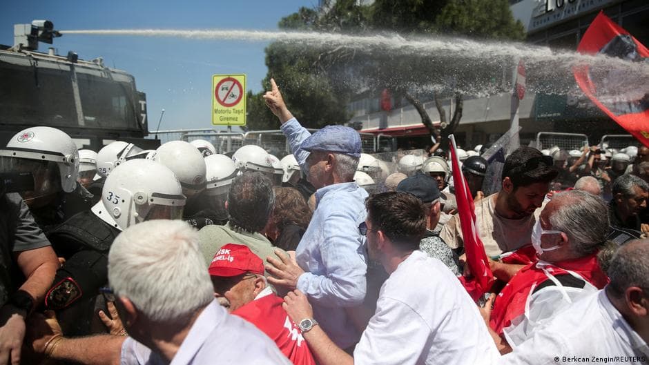 Turkish Police Use Water Cannons to Disperse Protesters in Izmir