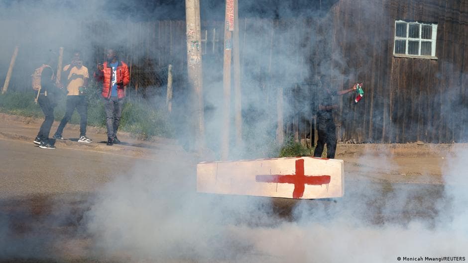 Kenya Police Use Tear Gas to Disperse Protest Against US Ebola Quarantine Center